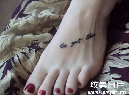 唯美艺术90后女生脚部纹身图案