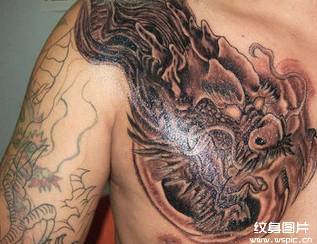 鸽子血龙纹身图案之披肩龙纹身系列