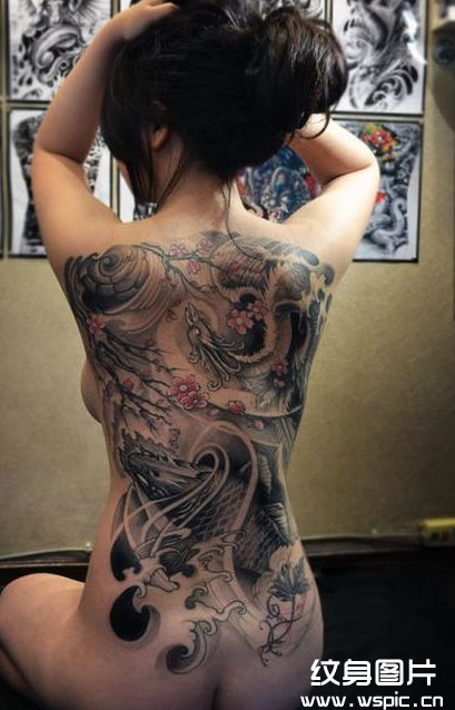 女满背纹身图案