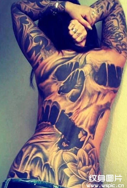 女满背纹身图案