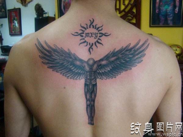 天使纹身图案的背后是甜美的开始，还是凄凉的结束