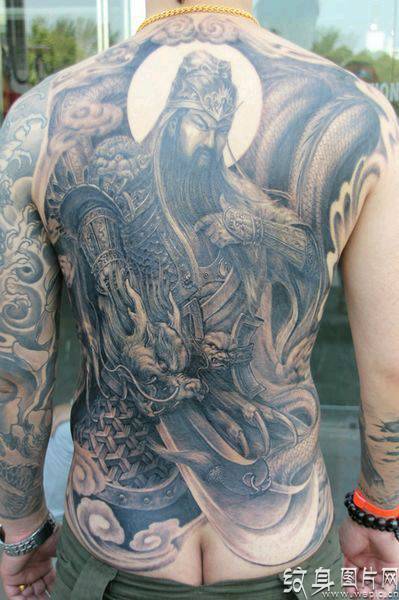 纹身男图案欣赏，霸气十足的铁骨硬汉