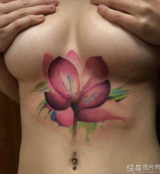 性感胸部纹身图案欣赏，那些让人惊艳的美女纹身图片
