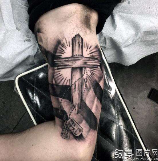 欧美十字架纹身图案，最佳的设计灵感和创意