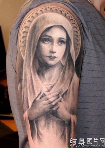 信仰与艺术，经典黑白宗教纹身的设计与意义