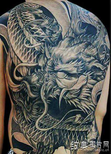 神话人物背部纹身 被赋予神秘寓意的纹身图案