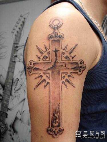 伟大耶稣基督的代表，十字架纹身图案欣赏