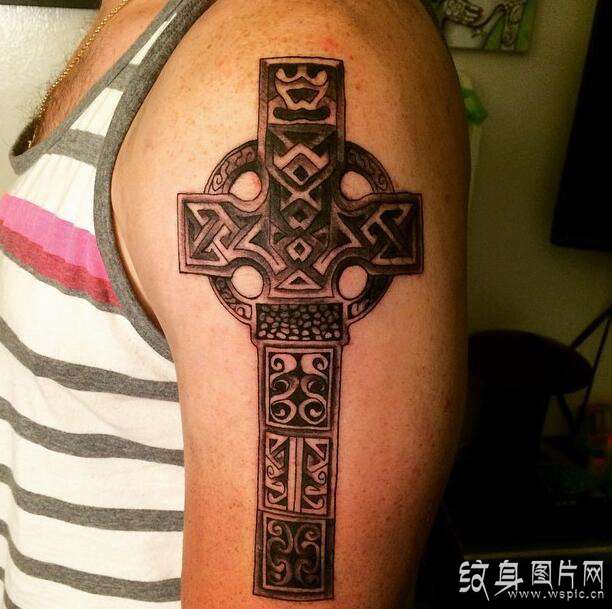 十字架纹身别乱纹，不同的十字架有不同的含义