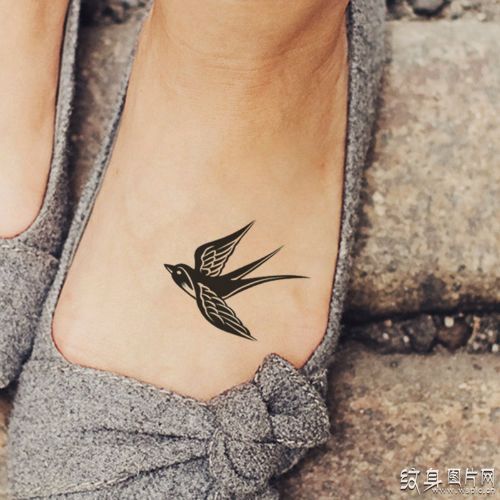 燕子纹身图案欣赏，2018最佳的纹身设计与意义