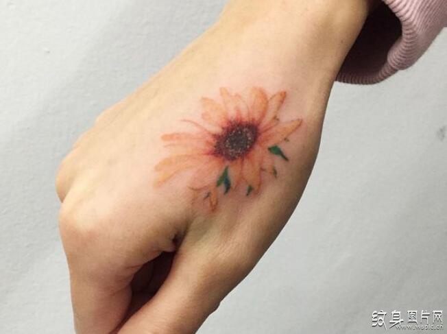 女生向日葵纹身图案精选，阳光自由的活力之花