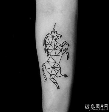 十二生肖中忠诚的象征，马纹身图案欣赏