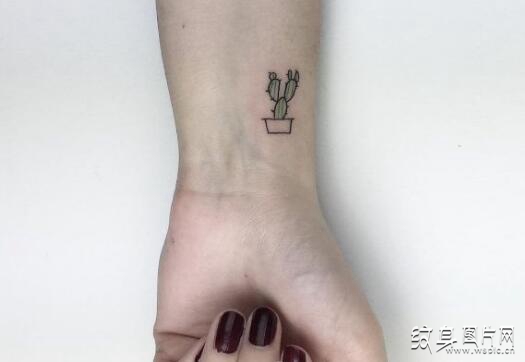 女生手腕纹身小图案，展现个性放飞自我