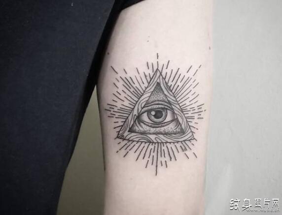 上帝之眼纹身图案，充满神秘的宗教符号