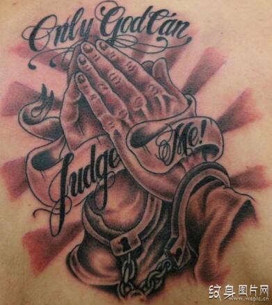祈祷之手纹身图案欣赏，象征着爱与牺牲