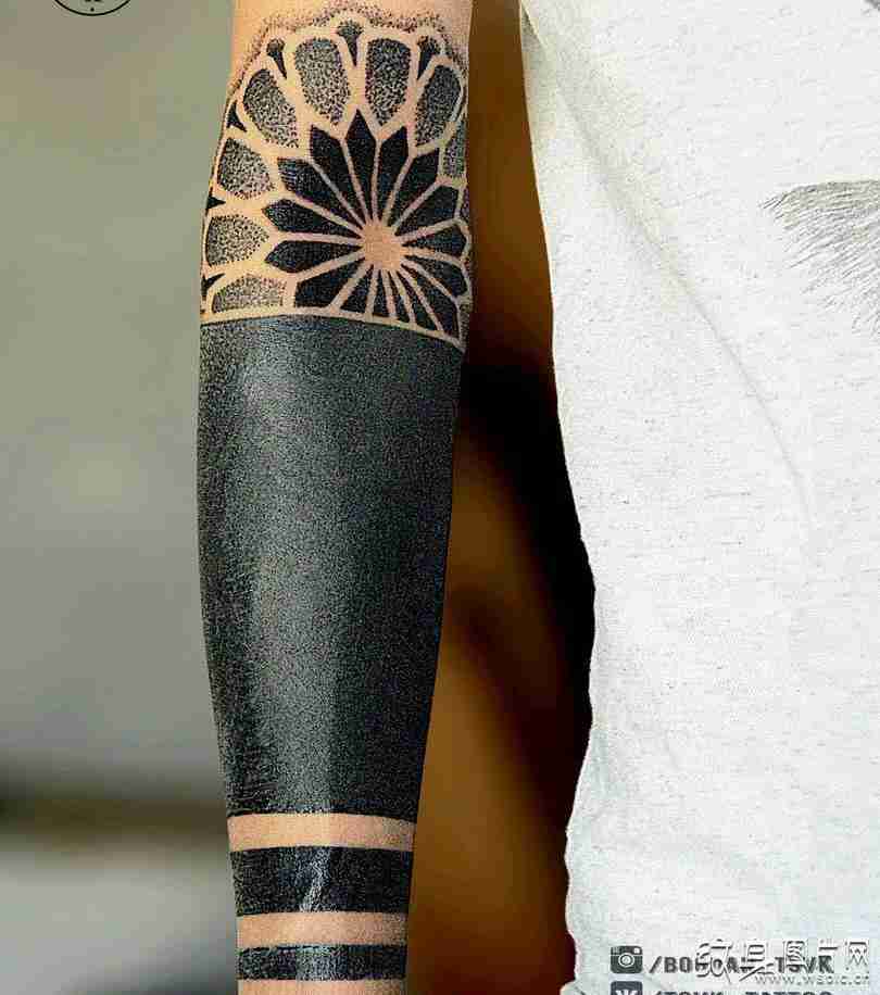 经典黑臂纹身图案，原来黑臂也可以被设计的这么酷