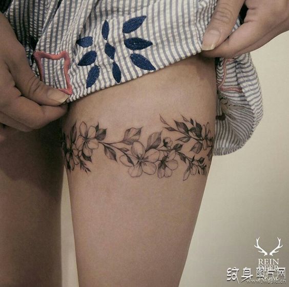 女生花藤纹身图案欣赏，既性感又优雅的女性气质体现