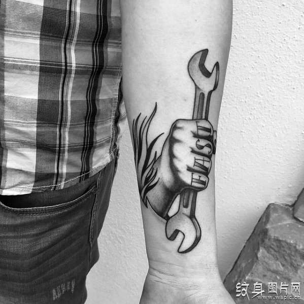 男士扳手纹身图案欣赏，欧美最炫酷的纹身设计