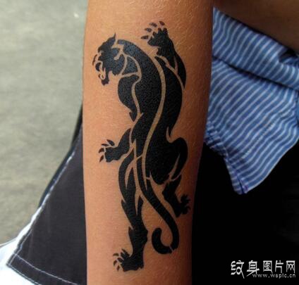 黑豹纹身图案欣赏 多种元素相融合的设计理念