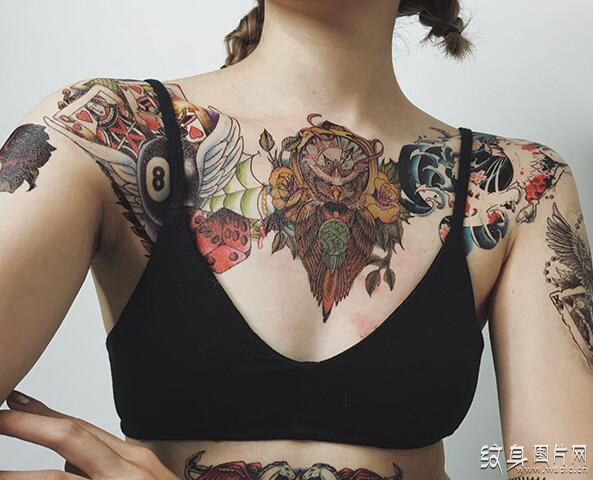 女性胸花纹身图案欣赏 性感的胸部纹身设计