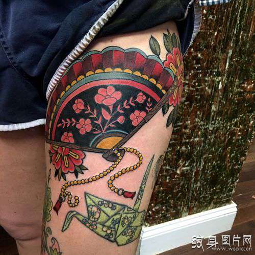 腿部扇子纹身图案及手稿 炫酷多彩的设计风格