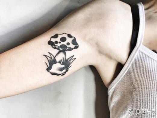 蘑菇纹身图案欣赏 简约可爱的小纹身设计