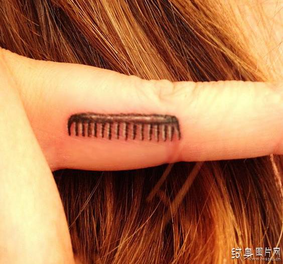 另类梳子纹身图案 欧美发型师的专属符号