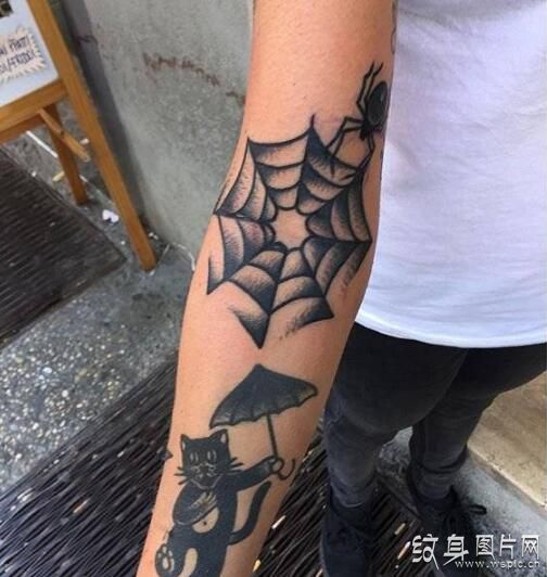 黑白蜘蛛网纹身图案 令人惊叹的纹身设计