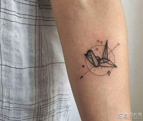 千纸鹤纹身图案及寓意 源自日本的古老传说故事