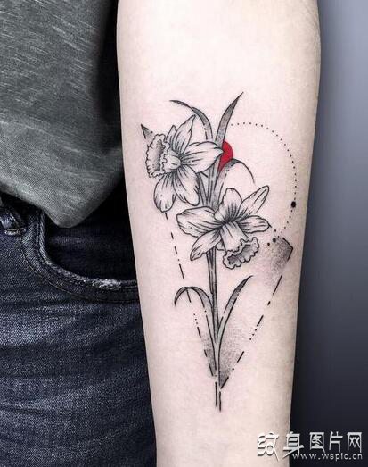 水仙花纹身图案欣赏 令人惊叹的鲜花纹身设计
