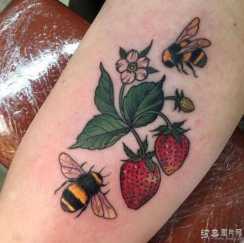 草莓纹身图案欣赏 如同爱情的酸甜滋味