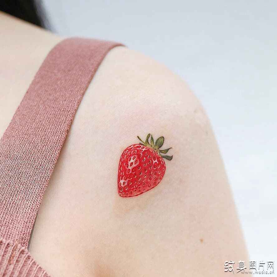草莓纹身图案欣赏 如同爱情的酸甜滋味