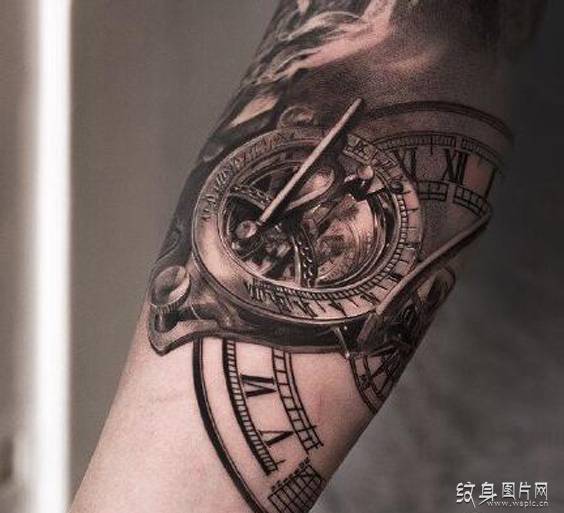 男性闹钟纹身图案欣赏 最永恒的设计理念