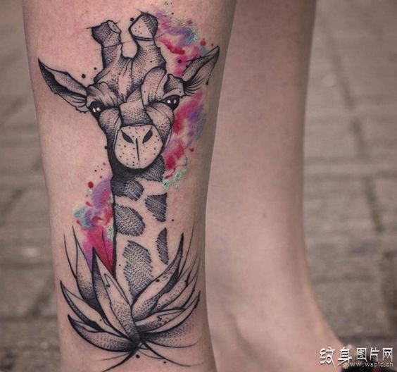 长颈鹿纹身图案欣赏 简约的设计与寓意