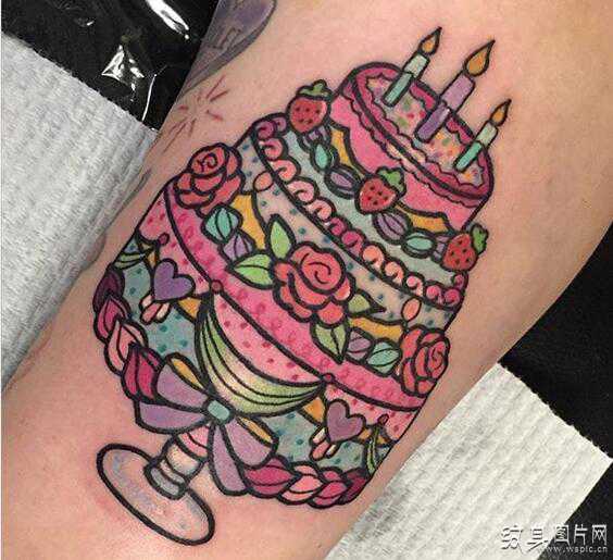 彩色蛋糕纹身图案欣赏 色彩斑斓的图案设计