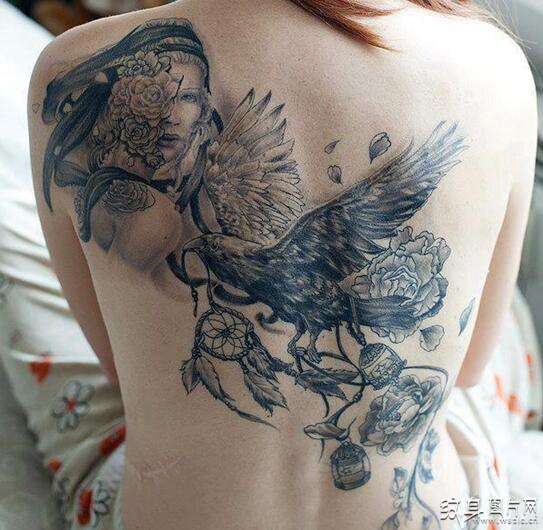 女生满背纹身图案欣赏 好看的设计风格推荐