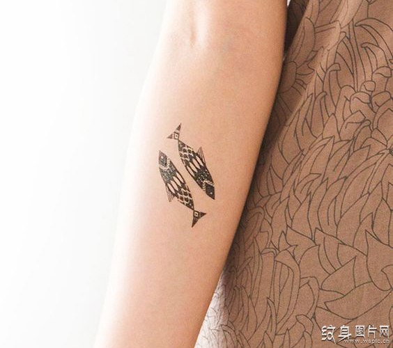 双鱼座纹身图案欣赏 小清新风格的星座纹身设计