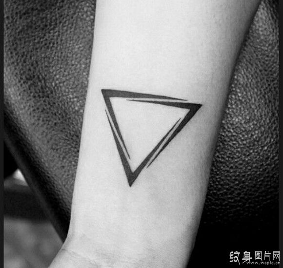 三角形纹身图案 充满含义的神圣几何设计