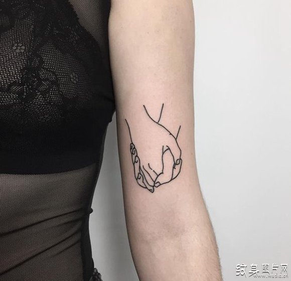 手拉手纹身图案欣赏 简约风格的情侣纹身设计