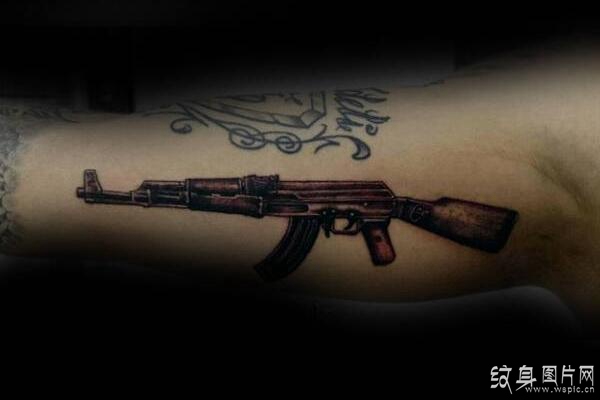 手臂AK47纹身图案 新式纹身设计时尚潮流