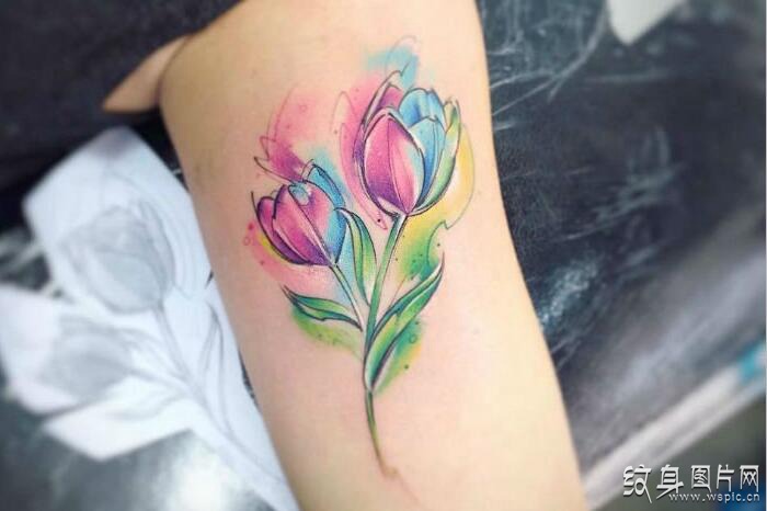 郁金香纹身图案及含义 让人惊艳的花卉设计