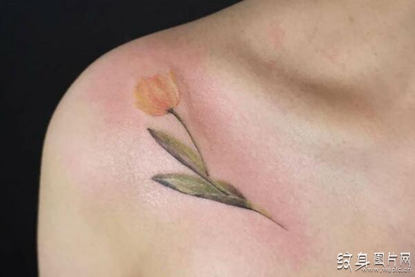 郁金香纹身图案及含义 让人惊艳的花卉设计
