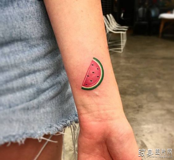 小清新西瓜纹身图案 寓意十足的水果纹身设计