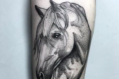 十二生肖中忠诚的象征，马纹身图案欣赏