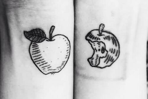 黑白苹果纹身图案，有趣的创意纹身设计