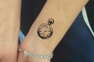 手臂怀表纹身图案欣赏 欧美炫酷的设计风格