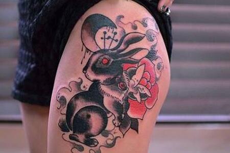 玉兔纹身图案欣赏 金龙盘玉兔最受欢迎
