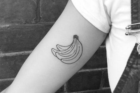香蕉纹身图案欣赏 可爱搞笑的简约设计风格
