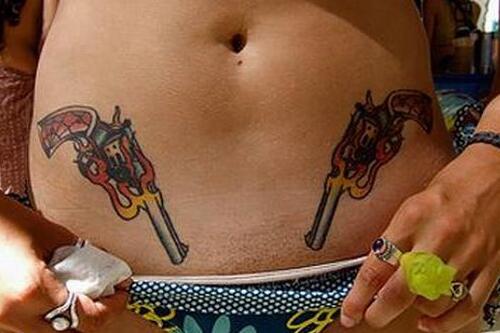 人鱼线纹身图案欣赏 个性腰部纹身设计体验