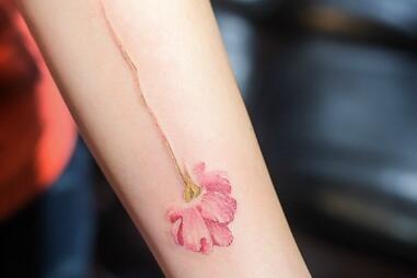 水墨花纹身图案精选 中国传统纹身设计体验