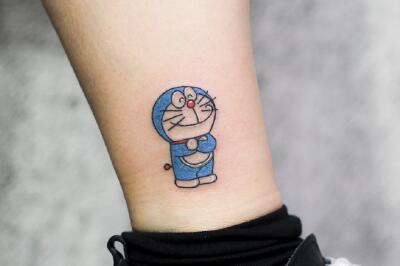 哆啦a梦纹身图案 可爱的机器猫纹身设计精选